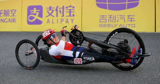 ’51-year-old’ Lee wins third consecutive Para cycling AG…”I beat myself again today”